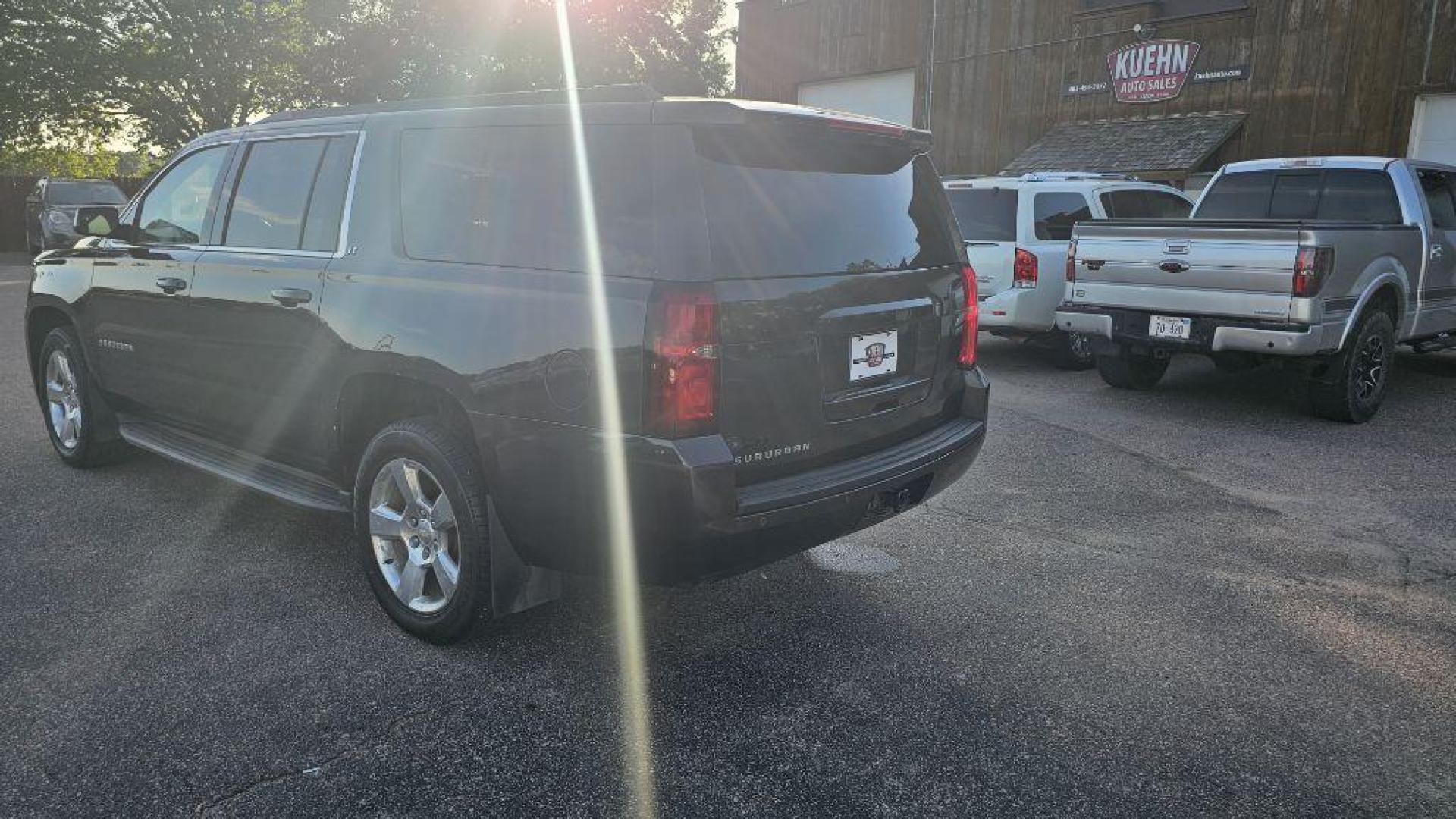 2015 GREY CHEVROLET SUBURBAN 1500 LT (1GNSKJKC7FR) with an 5.3L engine, Automatic transmission, located at 495 Old Highway 20 West, South Sioux City, NE, 68776, (402) 494-2677, 42.458408, -96.443512 - Photo#2