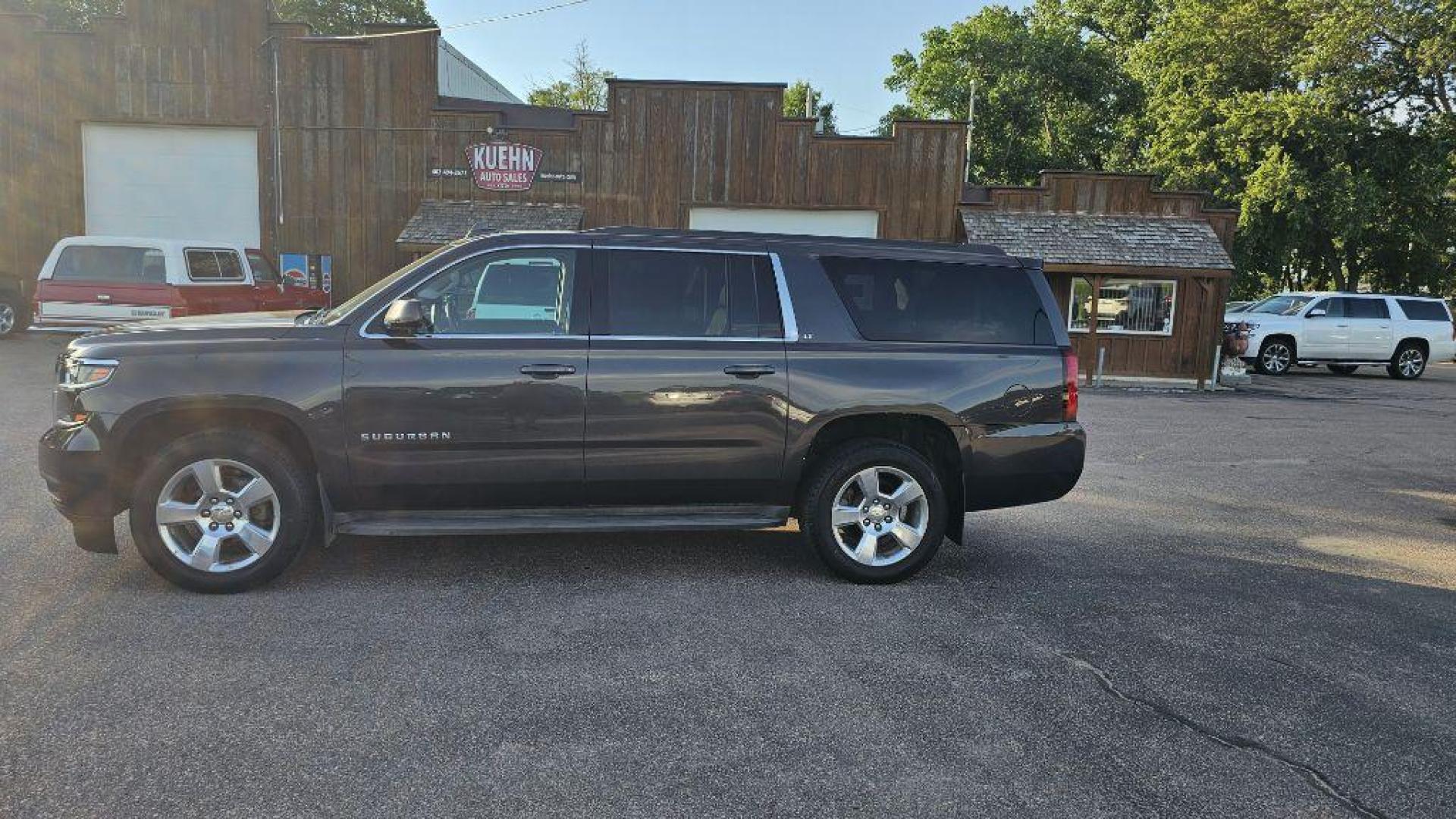 2015 GREY CHEVROLET SUBURBAN 1500 LT (1GNSKJKC7FR) with an 5.3L engine, Automatic transmission, located at 495 Old Highway 20 West, South Sioux City, NE, 68776, (402) 494-2677, 42.458408, -96.443512 - Photo#1