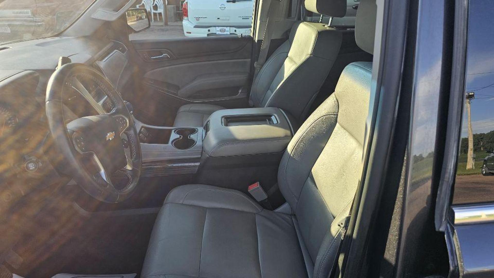 2015 GREY CHEVROLET SUBURBAN 1500 LT (1GNSKJKC7FR) with an 5.3L engine, Automatic transmission, located at 495 Old Highway 20 West, South Sioux City, NE, 68776, (402) 494-2677, 42.458408, -96.443512 - Photo#8