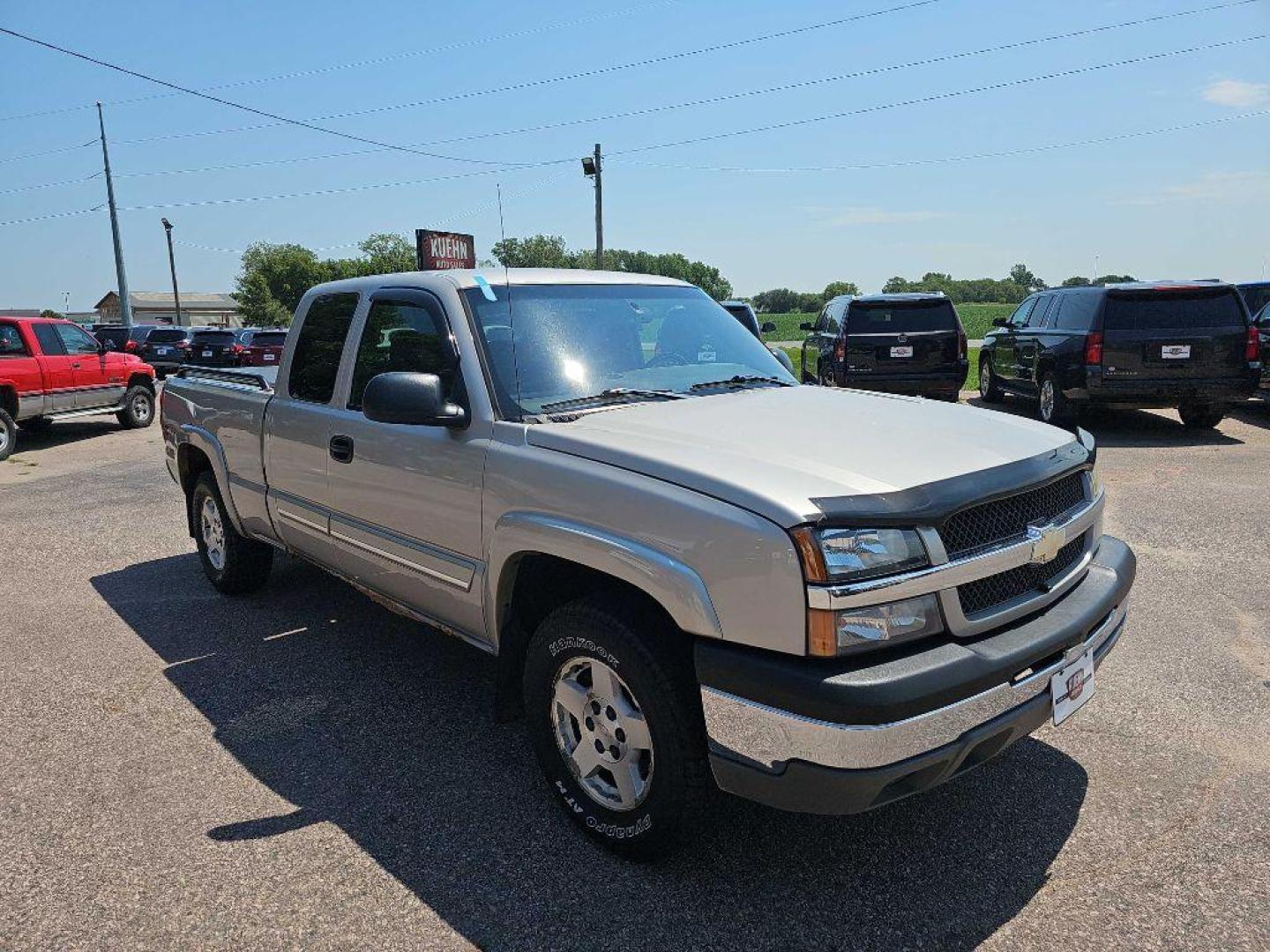 2005 SILVER CHEVROLET SILVERADO 1500 (1GCEK19B35E) with an 5.3L engine, Automatic transmission, located at 495 Old Highway 20 West, South Sioux City, NE, 68776, (402) 494-2677, 42.458408, -96.443512 - Photo#5