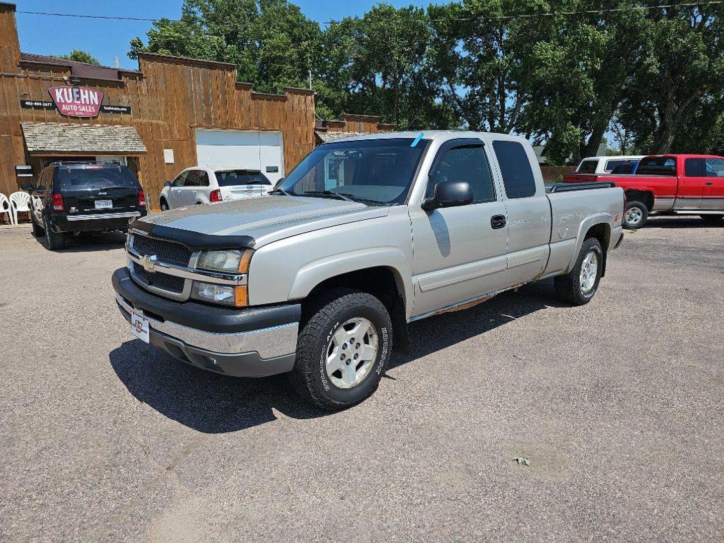 2005 SILVER CHEVROLET SILVERADO 1500 (1GCEK19B35E) with an 5.3L engine, Automatic transmission, located at 495 Old Highway 20 West, South Sioux City, NE, 68776, (402) 494-2677, 42.458408, -96.443512 - Photo#0