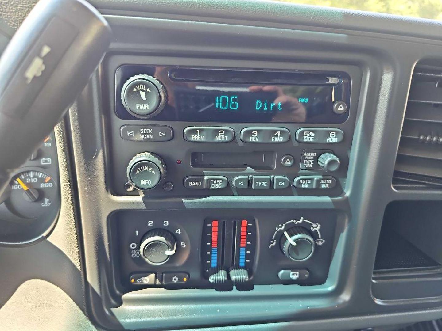 2005 SILVER CHEVROLET SILVERADO 1500 (1GCEK19B35E) with an 5.3L engine, Automatic transmission, located at 495 Old Highway 20 West, South Sioux City, NE, 68776, (402) 494-2677, 42.458408, -96.443512 - Photo#7