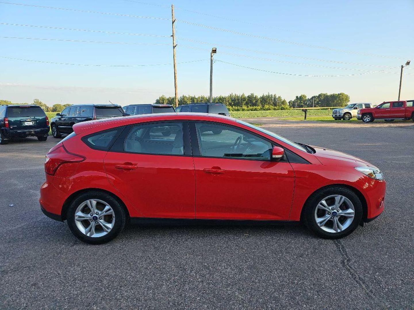 2014 RED FORD FOCUS SE (1FADP3K22EL) with an 2.0L engine, Automatic transmission, located at 495 Old Highway 20 West, South Sioux City, NE, 68776, (402) 494-2677, 42.458408, -96.443512 - Photo#4