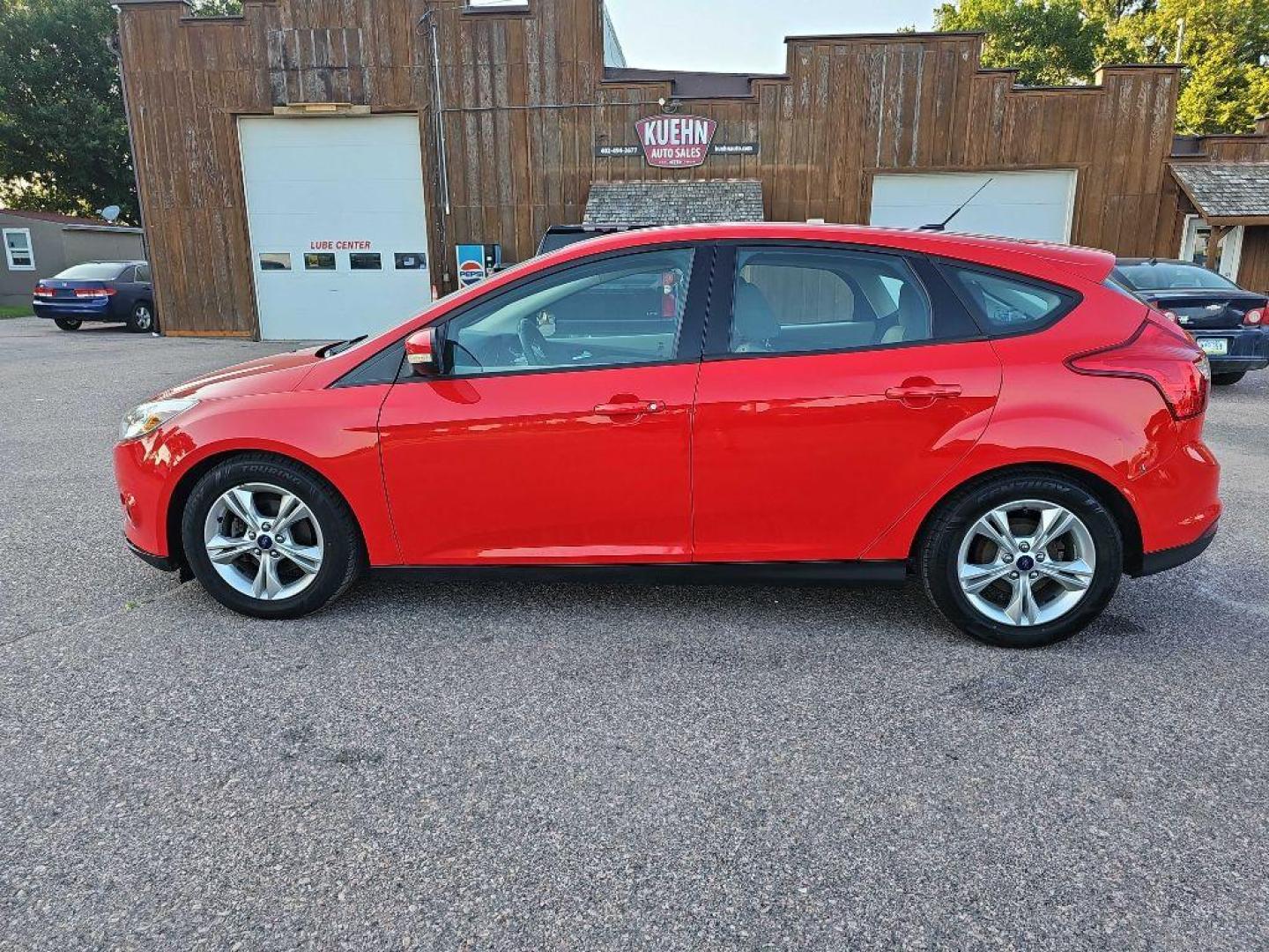 2014 RED FORD FOCUS SE (1FADP3K22EL) with an 2.0L engine, Automatic transmission, located at 495 Old Highway 20 West, South Sioux City, NE, 68776, (402) 494-2677, 42.458408, -96.443512 - Photo#8