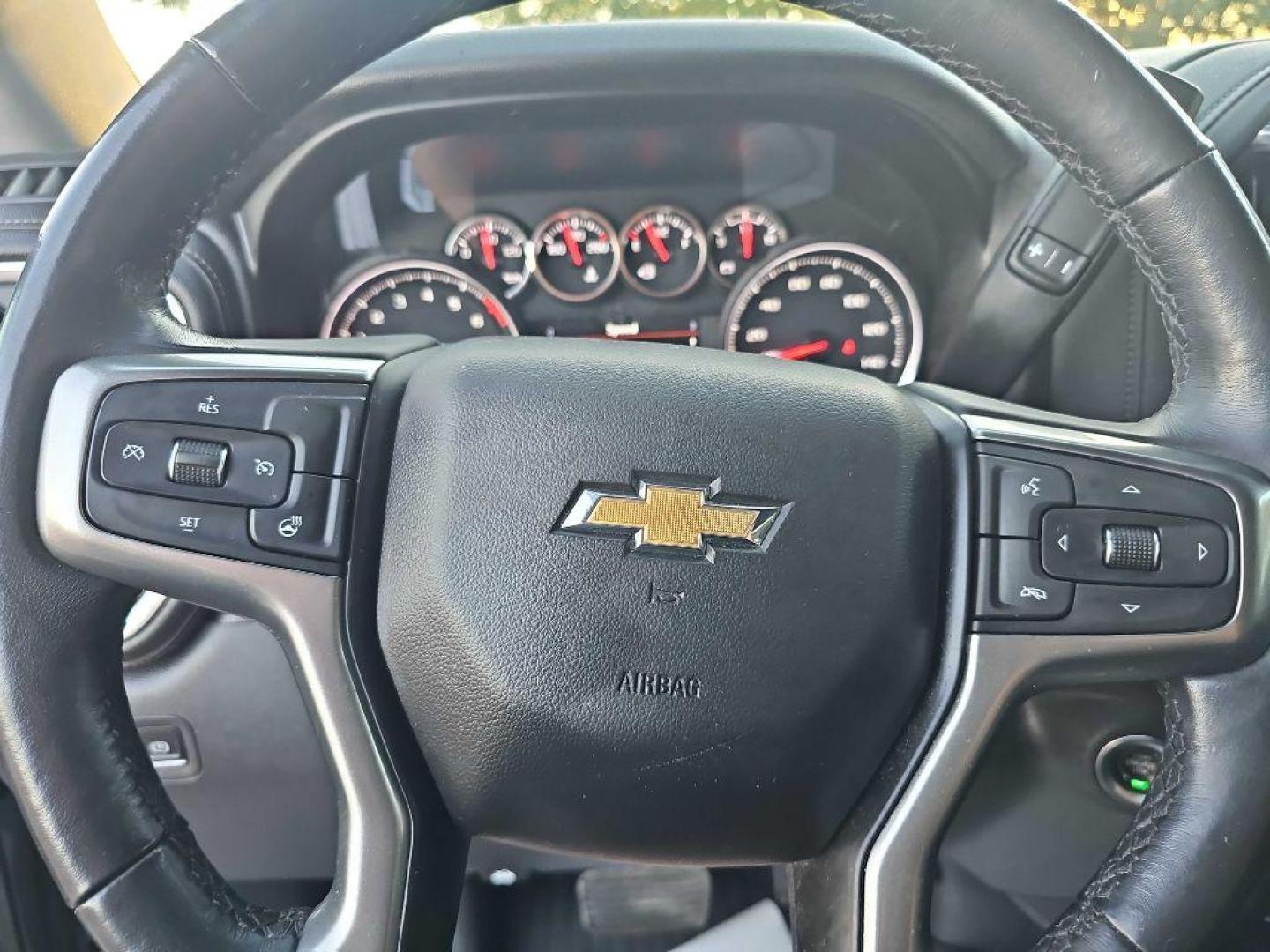 2020 GREY CHEVROLET SILVERADO 1500 LT (3GCUYDEDXLG) with an 5.3L engine, Automatic transmission, located at 495 Old Highway 20 West, South Sioux City, NE, 68776, (402) 494-2677, 42.458408, -96.443512 - Photo#8