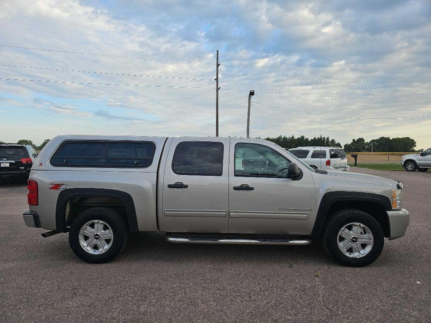 2009 SILVER CHEVROLET SILVERADO 1500 LT (3GCEK233X9G) with an 5.3L engine, Automatic transmission, located at 495 Old Highway 20 West, South Sioux City, NE, 68776, (402) 494-2677, 42.458408, -96.443512 - Photo#3