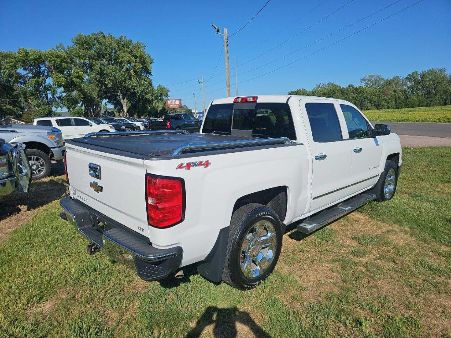 2014 WHITE CHEVROLET SILVERADO 1500 LTZ (3GCUKSEC6EG) with an 5.3L engine, Automatic transmission, located at 495 Old Highway 20 West, South Sioux City, NE, 68776, (402) 494-2677, 42.458408, -96.443512 - Photo#3