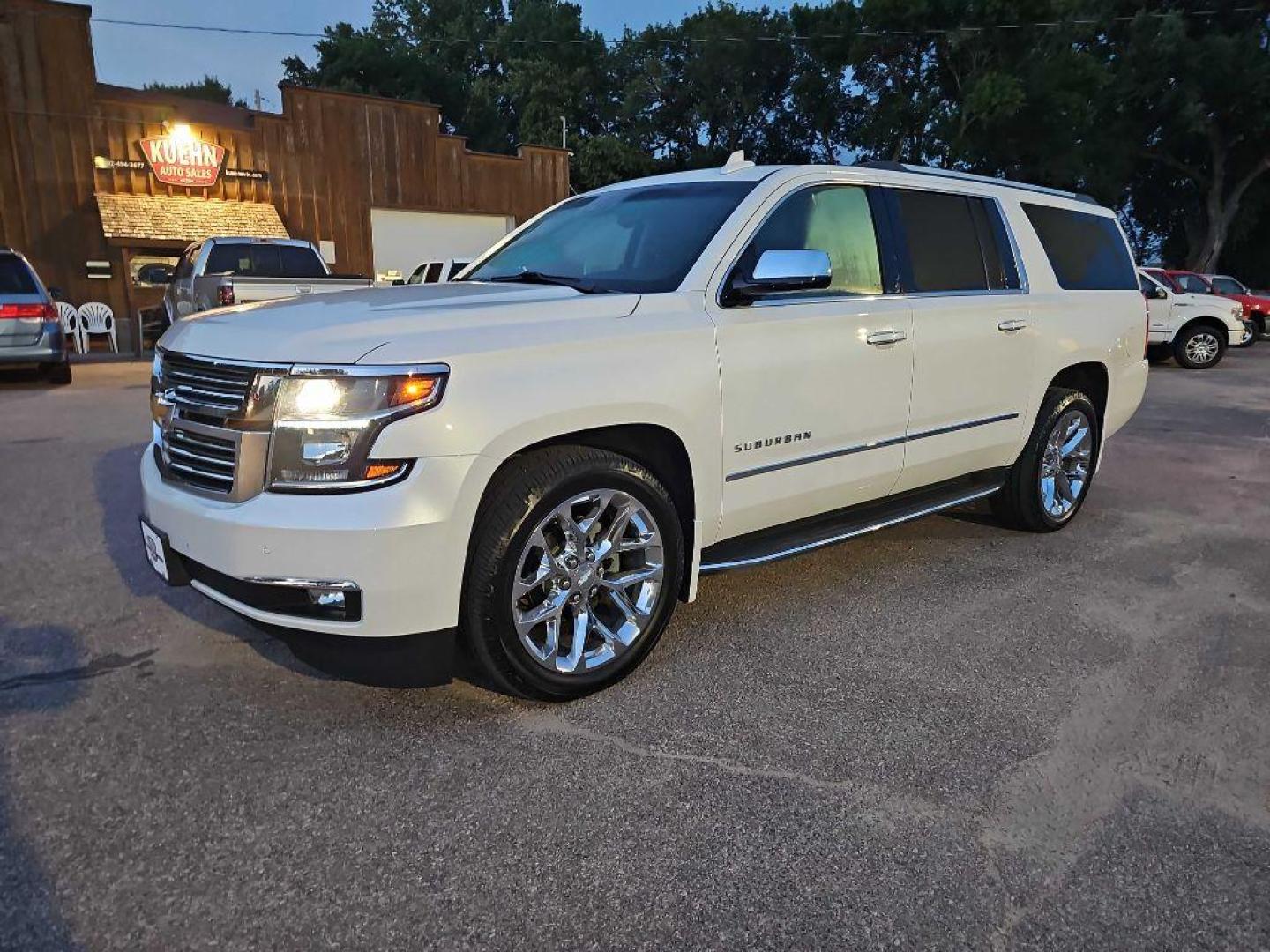 2018 WHITE CHEVROLET SUBURBAN 1500 PREMIER (1GNSKJKC9JR) with an 5.3L engine, Automatic transmission, located at 495 Old Highway 20 West, South Sioux City, NE, 68776, (402) 494-2677, 42.458408, -96.443512 - Photo#0