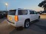 2018 WHITE CHEVROLET SUBURBAN 1500 PREMIER (1GNSKJKC9JR) with an 5.3L engine, Automatic transmission, located at 495 Old Highway 20 West, South Sioux City, NE, 68776, (402) 494-2677, 42.458408, -96.443512 - Photo#3