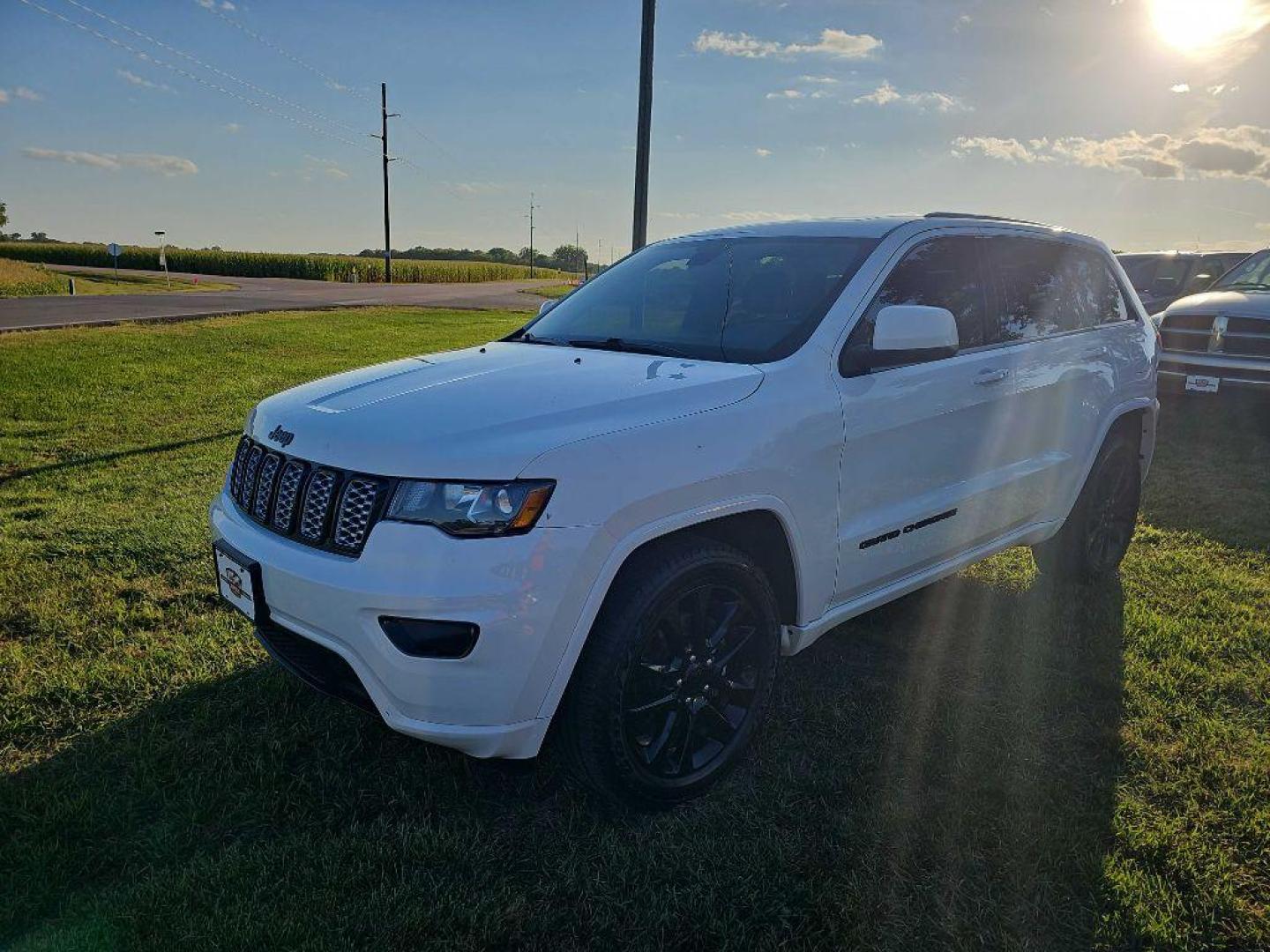 2017 WHITE JEEP GRAND CHEROKEE LAREDO (1C4RJFAG6HC) with an 3.6L engine, Automatic transmission, located at 495 Old Highway 20 West, South Sioux City, NE, 68776, (402) 494-2677, 42.458408, -96.443512 - Photo#13