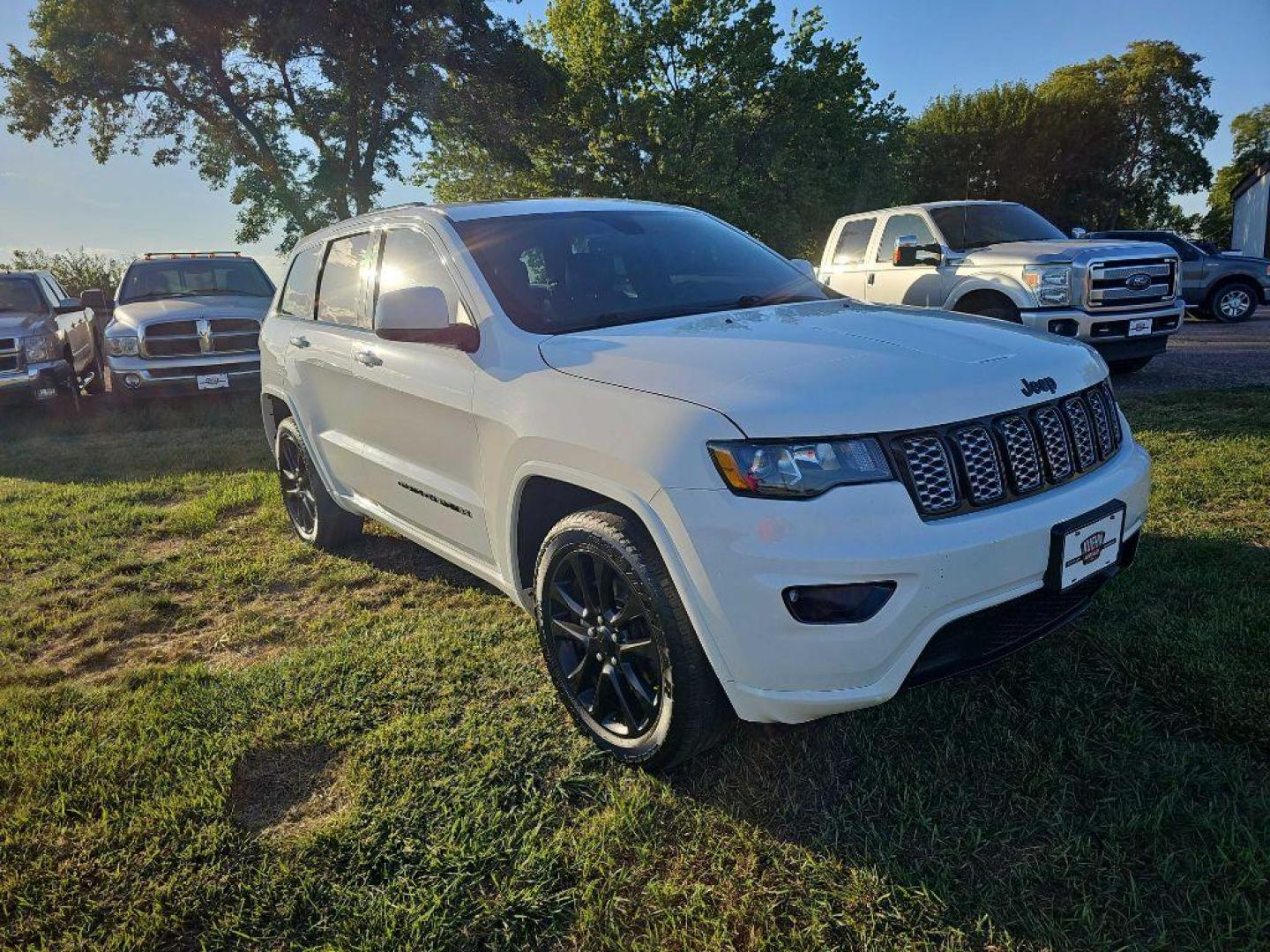 2017 WHITE JEEP GRAND CHEROKEE LAREDO (1C4RJFAG6HC) with an 3.6L engine, Automatic transmission, located at 495 Old Highway 20 West, South Sioux City, NE, 68776, (402) 494-2677, 42.458408, -96.443512 - Photo#18