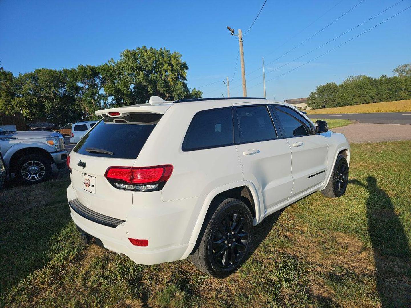 2017 WHITE JEEP GRAND CHEROKEE LAREDO (1C4RJFAG6HC) with an 3.6L engine, Automatic transmission, located at 495 Old Highway 20 West, South Sioux City, NE, 68776, (402) 494-2677, 42.458408, -96.443512 - Photo#25