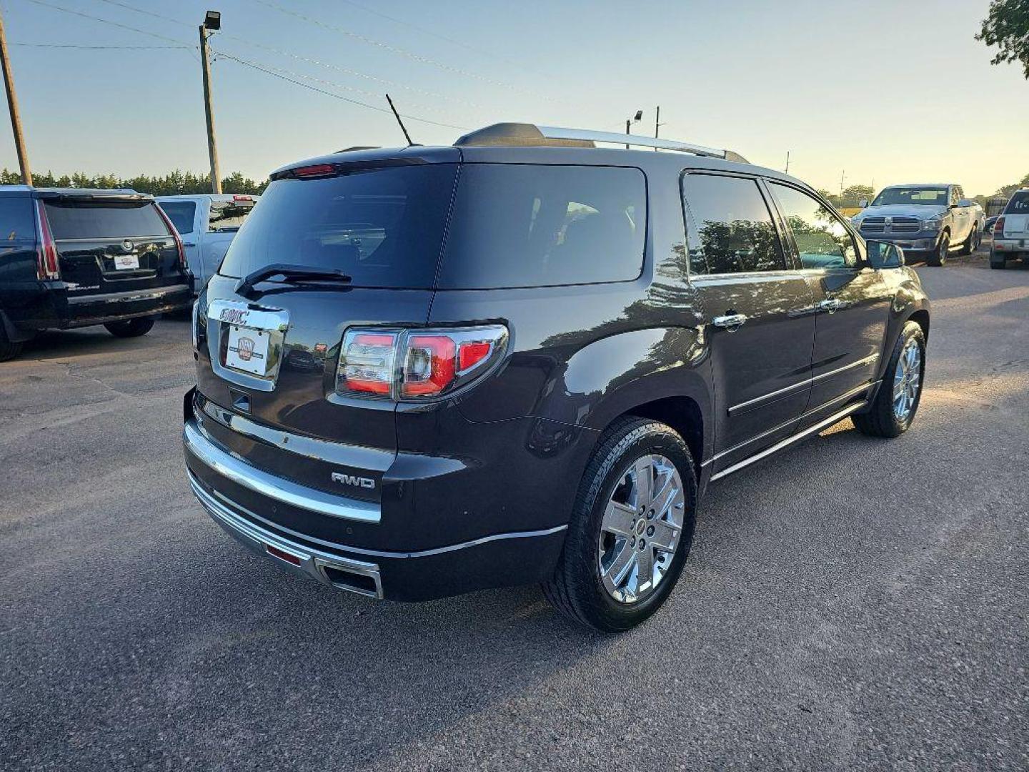 2014 GREY GMC ACADIA DENALI (1GKKVTKD3EJ) with an 3.6L engine, Automatic transmission, located at 495 Old Highway 20 West, South Sioux City, NE, 68776, (402) 494-2677, 42.458408, -96.443512 - Photo#0