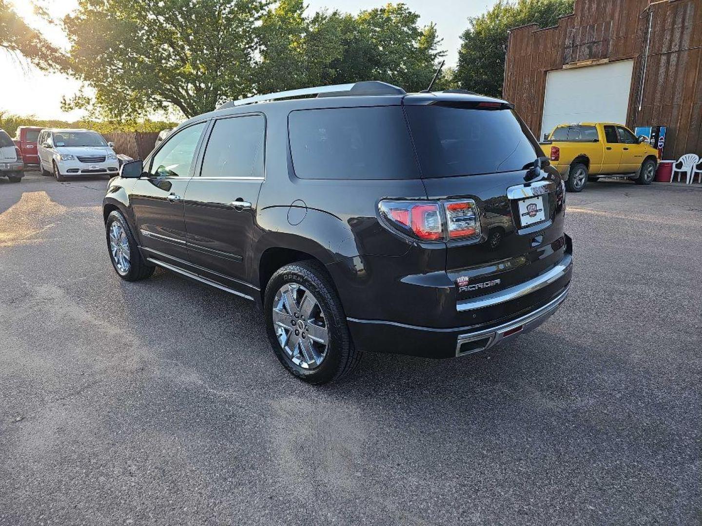 2014 GREY GMC ACADIA DENALI (1GKKVTKD3EJ) with an 3.6L engine, Automatic transmission, located at 495 Old Highway 20 West, South Sioux City, NE, 68776, (402) 494-2677, 42.458408, -96.443512 - Photo#18