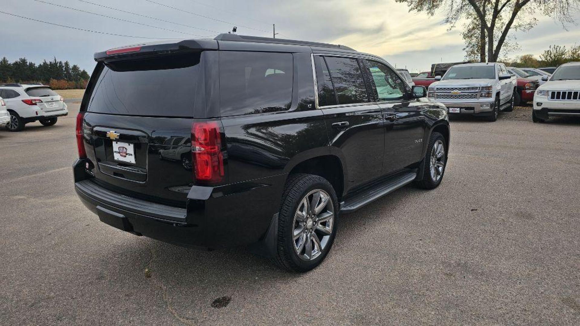 2015 BLACK CHEVROLET TAHOE 1500 LT (1GNSKBKC4FR) with an 5.3L engine, Automatic transmission, located at 495 Old Highway 20 West, South Sioux City, NE, 68776, (402) 494-2677, 42.458408, -96.443512 - Photo#3