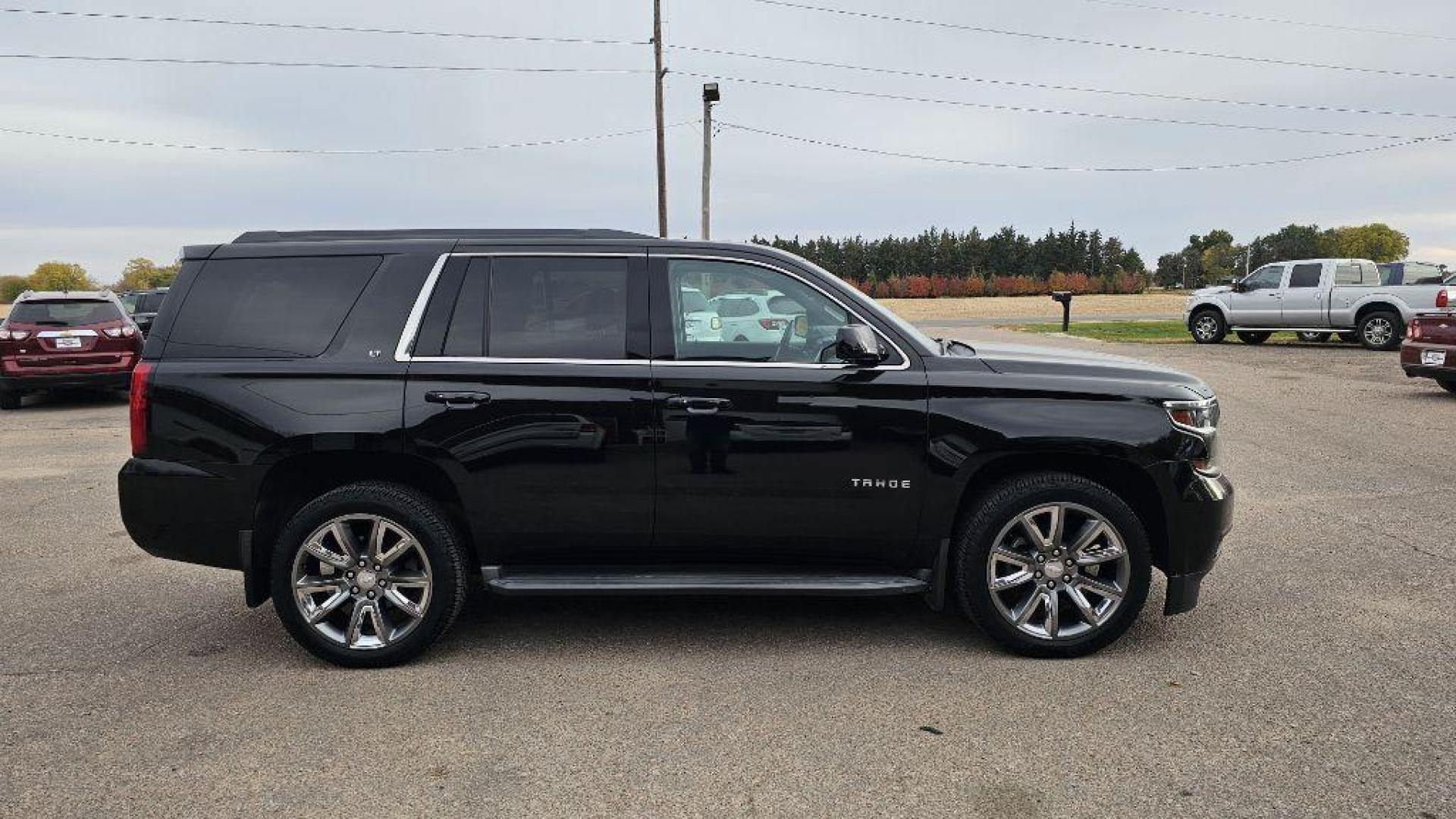 2015 BLACK CHEVROLET TAHOE 1500 LT (1GNSKBKC4FR) with an 5.3L engine, Automatic transmission, located at 495 Old Highway 20 West, South Sioux City, NE, 68776, (402) 494-2677, 42.458408, -96.443512 - Photo#4