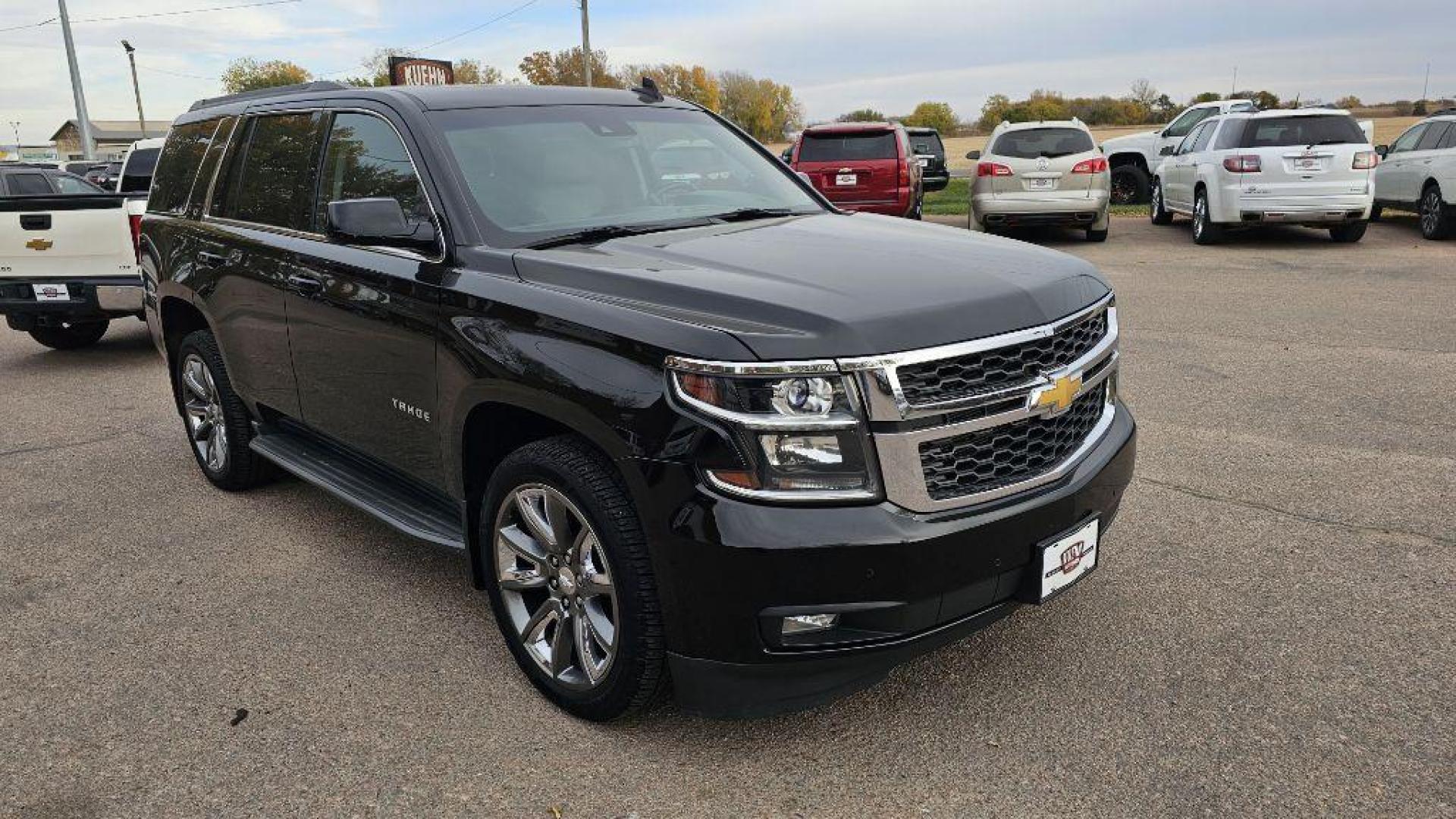 2015 BLACK CHEVROLET TAHOE 1500 LT (1GNSKBKC4FR) with an 5.3L engine, Automatic transmission, located at 495 Old Highway 20 West, South Sioux City, NE, 68776, (402) 494-2677, 42.458408, -96.443512 - Photo#5