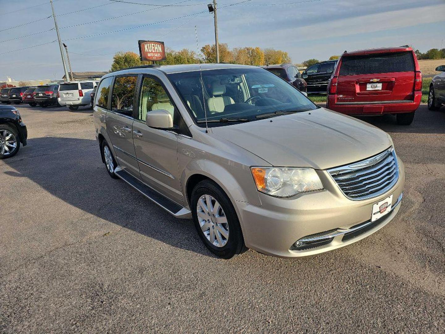 2013 TAN CHRYSLER TOWN and COUNTRY TOURING (2C4RC1BG1DR) with an 3.6L engine, Automatic transmission, located at 495 Old Highway 20 West, South Sioux City, NE, 68776, (402) 494-2677, 42.458408, -96.443512 - Photo#5