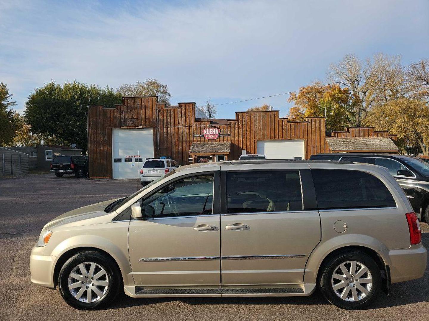 2013 TAN CHRYSLER TOWN and COUNTRY TOURING (2C4RC1BG1DR) with an 3.6L engine, Automatic transmission, located at 495 Old Highway 20 West, South Sioux City, NE, 68776, (402) 494-2677, 42.458408, -96.443512 - Photo#1