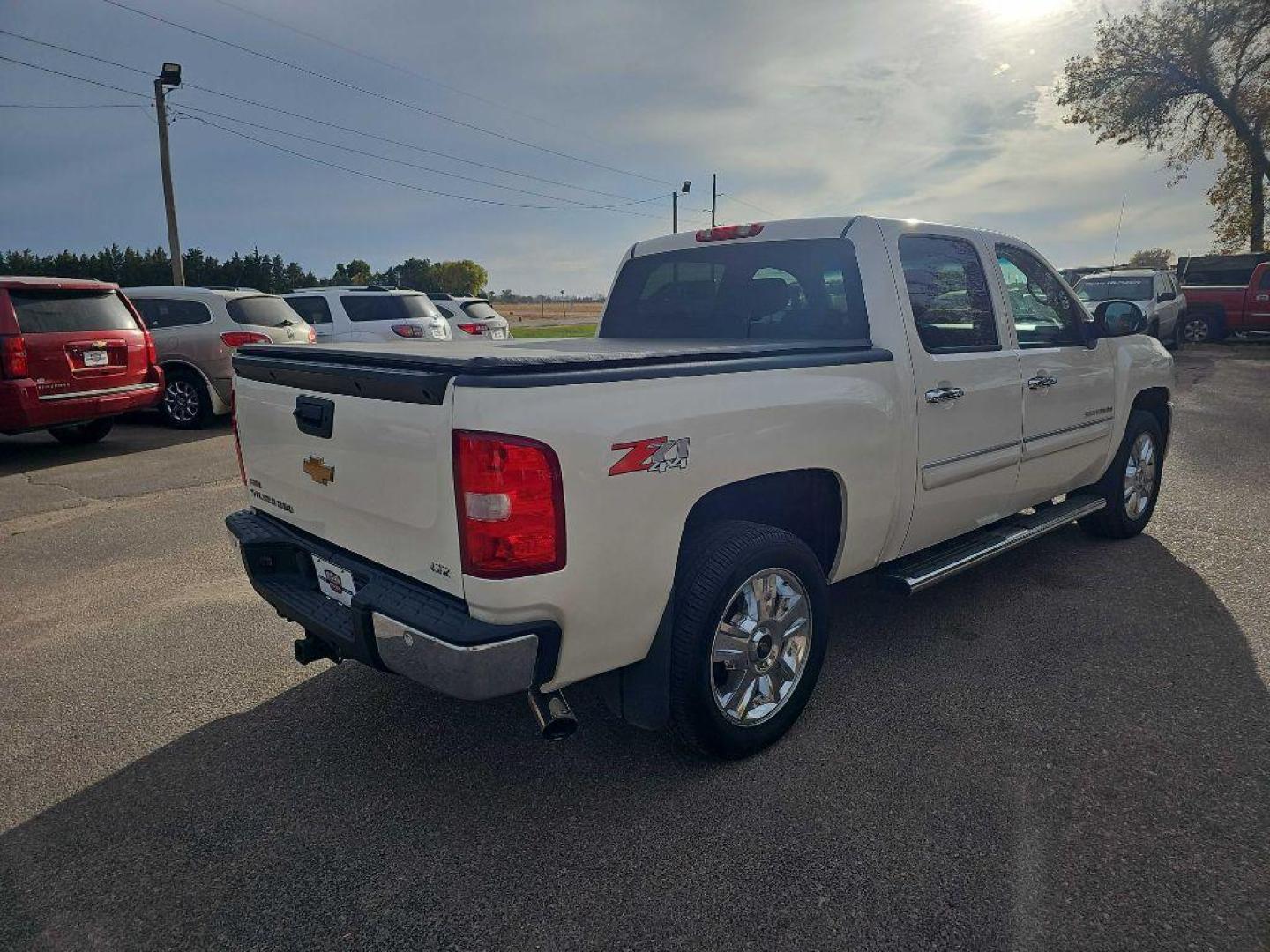 2012 WHITE CHEVROLET SILVERADO 1500 LTZ (3GCPKTE7XCG) with an 5.3L engine, Automatic transmission, located at 495 Old Highway 20 West, South Sioux City, NE, 68776, (402) 494-2677, 42.458408, -96.443512 - Photo#3