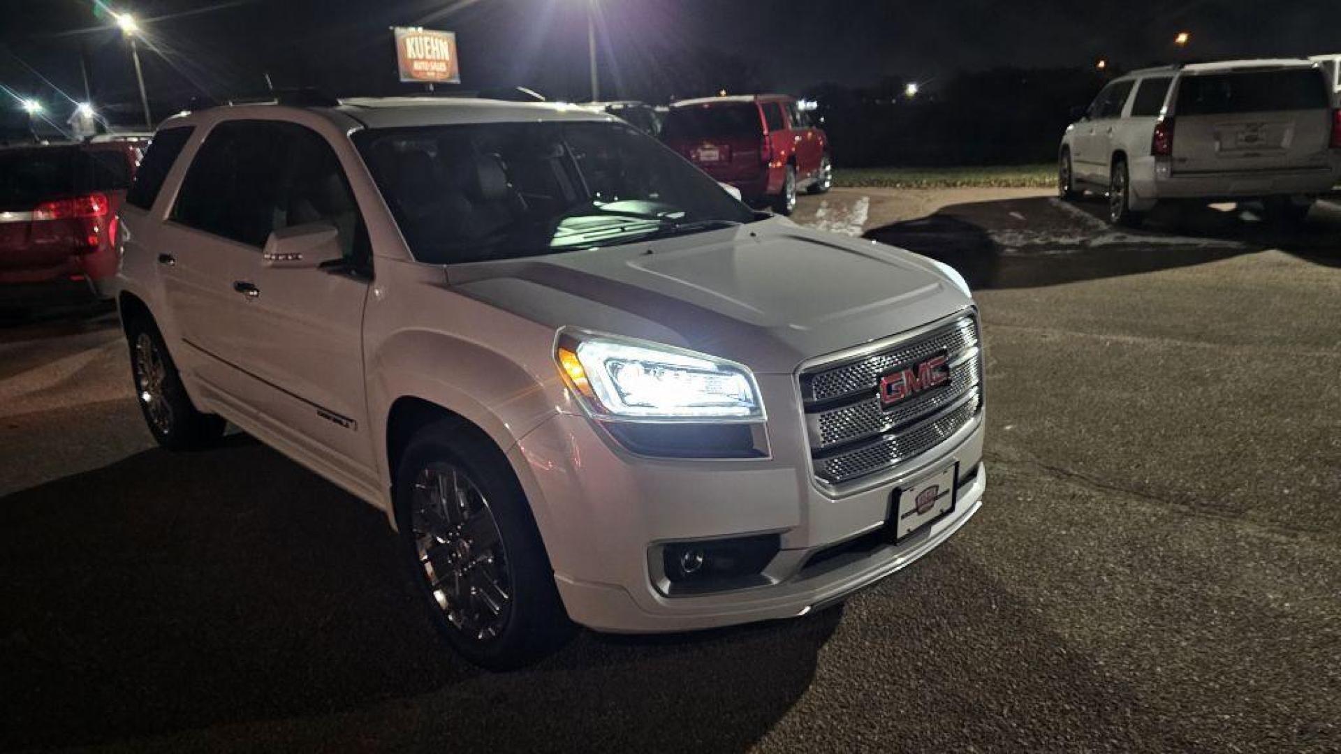 2016 WHITE GMC ACADIA DENALI (1GKKVTKD7GJ) with an 3.6L engine, Automatic transmission, located at 495 Old Highway 20 West, South Sioux City, NE, 68776, (402) 494-2677, 42.458408, -96.443512 - Photo#5