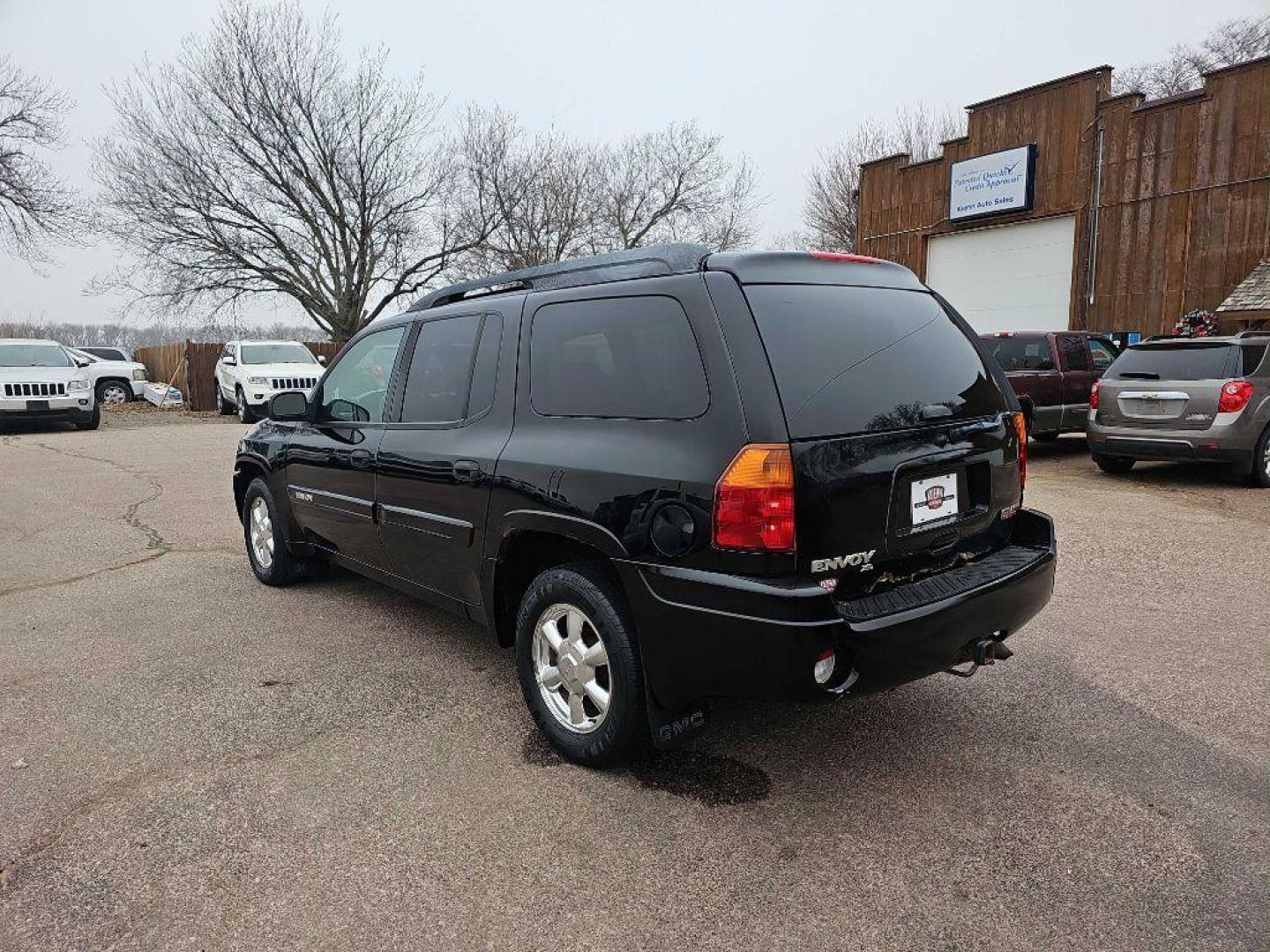 2005 BLACK GMC ENVOY XL (1GKET16S856) with an 4.2L engine, Automatic transmission, located at 495 Old Highway 20 West, South Sioux City, NE, 68776, (402) 494-2677, 42.458408, -96.443512 - Photo#2