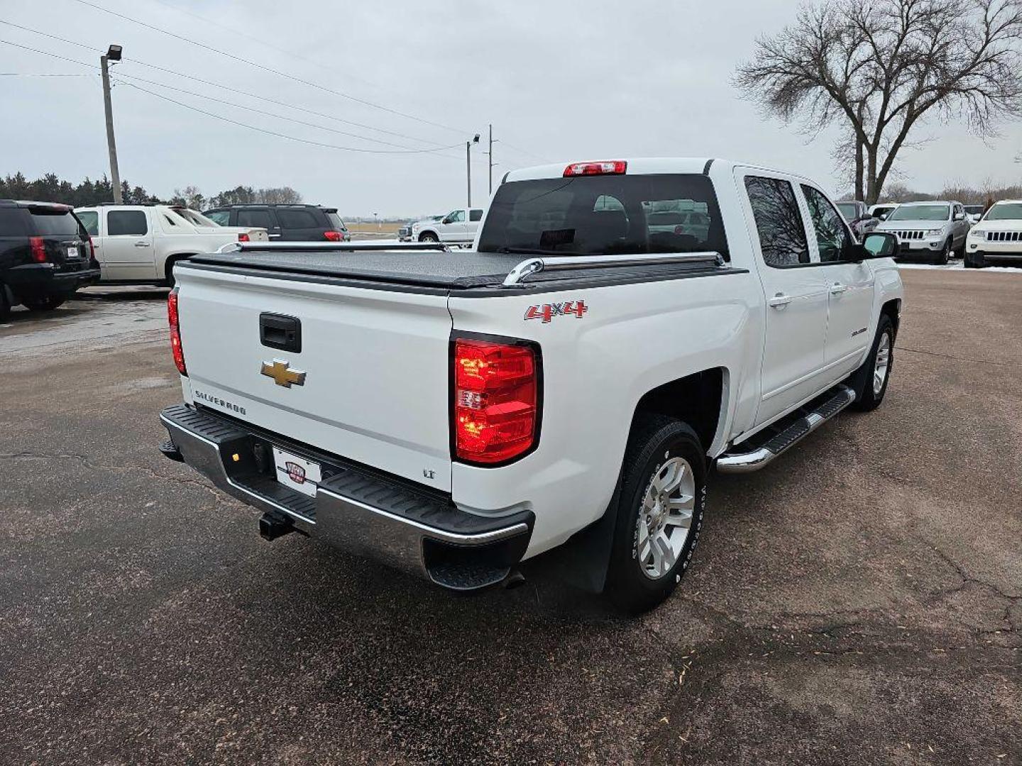 2017 WHITE CHEVROLET SILVERADO 1500 LT (3GCUKREC9HG) with an 5.3L engine, Automatic transmission, located at 495 Old Highway 20 West, South Sioux City, NE, 68776, (402) 494-2677, 42.458408, -96.443512 - Photo#3