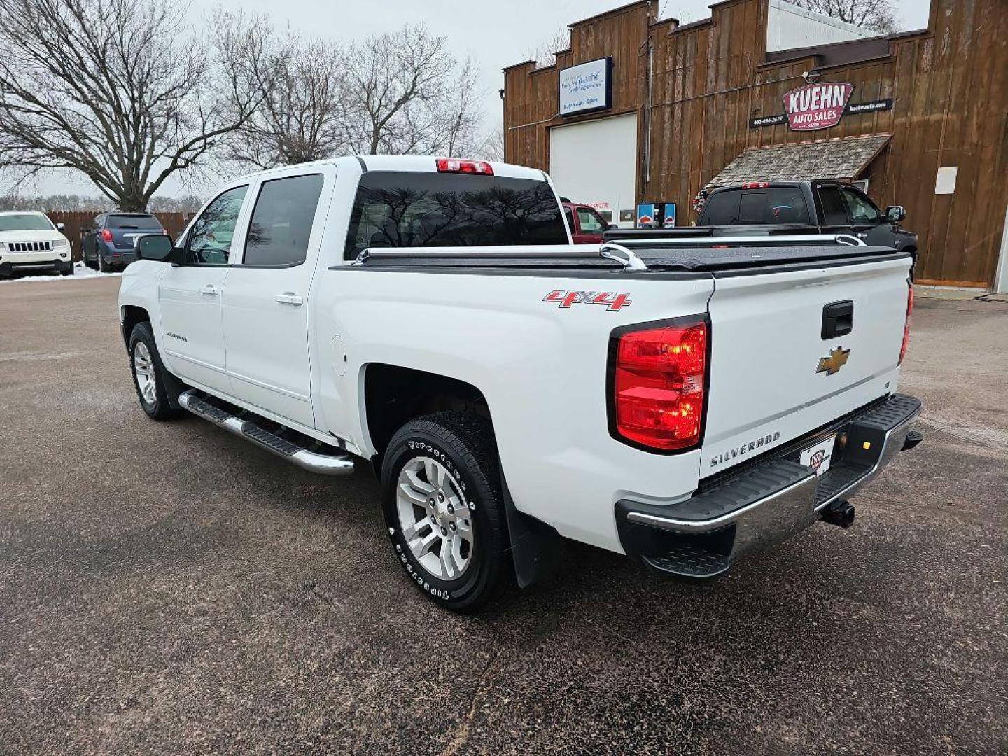 2017 WHITE CHEVROLET SILVERADO 1500 LT (3GCUKREC9HG) with an 5.3L engine, Automatic transmission, located at 495 Old Highway 20 West, South Sioux City, NE, 68776, (402) 494-2677, 42.458408, -96.443512 - Photo#2