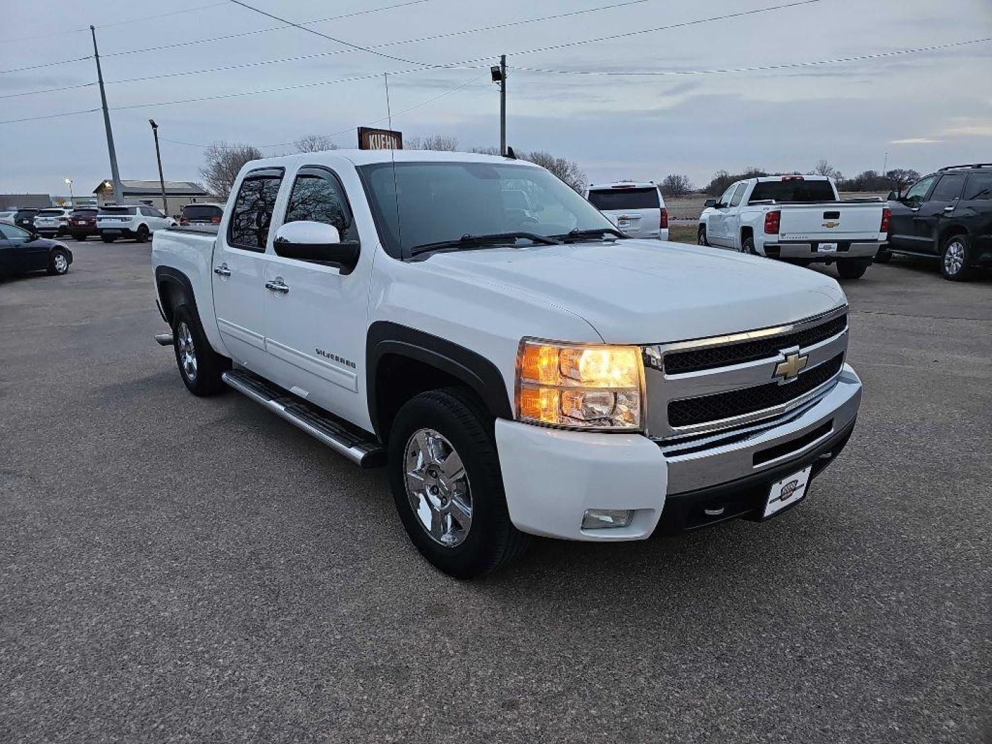 2010 WHITE CHEVROLET SILVERADO 1500 LT (3GCRKSE3XAG) with an 5.3L engine, Automatic transmission, located at 495 Old Highway 20 West, South Sioux City, NE, 68776, (402) 494-2677, 42.458408, -96.443512 - Photo#2