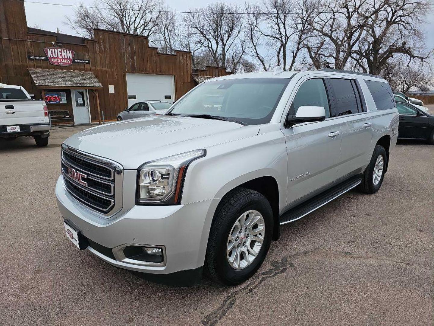 2017 SILVER GMC YUKON XL 1500 SLT (1GKS2GKC0HR) with an 5.3L engine, Automatic transmission, located at 495 Old Highway 20 West, South Sioux City, NE, 68776, (402) 494-2677, 42.458408, -96.443512 - Photo#9