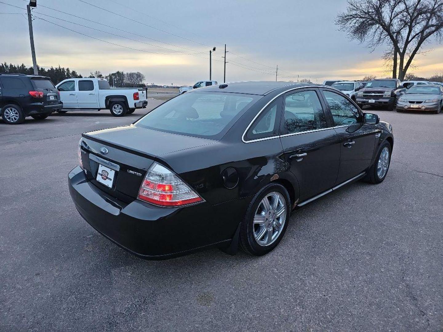 2009 BLACK FORD TAURUS LIMITED (1FAHP25W09G) with an 3.5L engine, Automatic transmission, located at 495 Old Highway 20 West, South Sioux City, NE, 68776, (402) 494-2677, 42.458408, -96.443512 - Photo#3