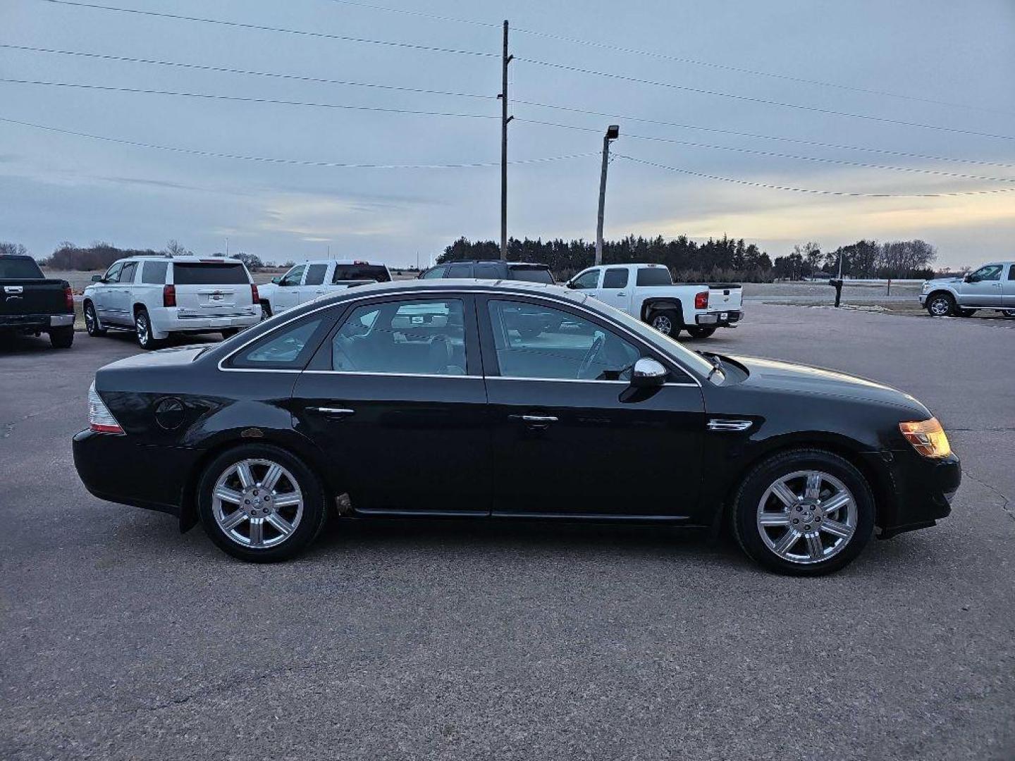 2009 BLACK FORD TAURUS LIMITED (1FAHP25W09G) with an 3.5L engine, Automatic transmission, located at 495 Old Highway 20 West, South Sioux City, NE, 68776, (402) 494-2677, 42.458408, -96.443512 - Photo#4