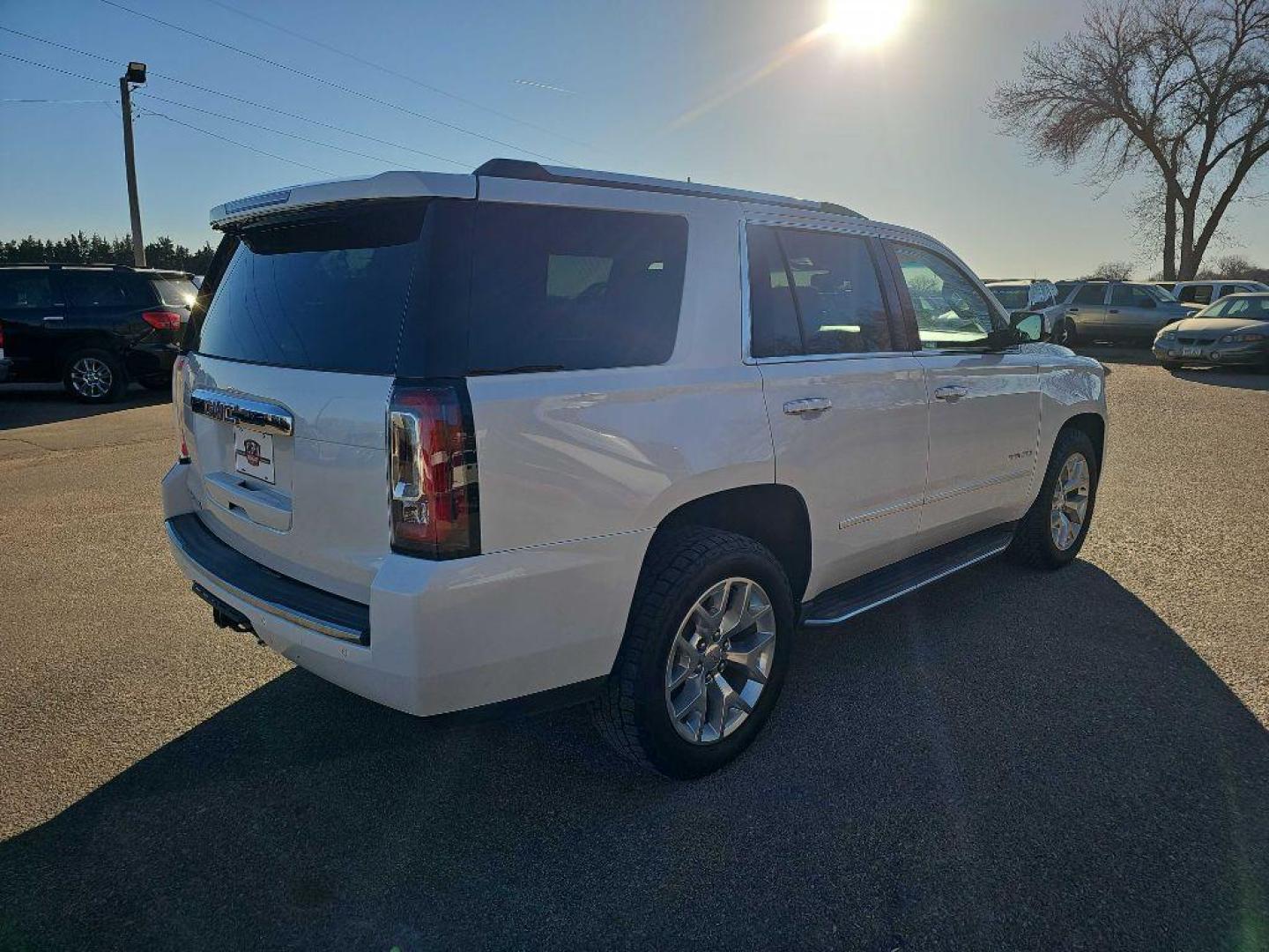 2016 WHITE GMC YUKON DENALI (1GKS2CKJXGR) with an 6.2L engine, Automatic transmission, located at 495 Old Highway 20 West, South Sioux City, NE, 68776, (402) 494-2677, 42.458408, -96.443512 - Photo#4