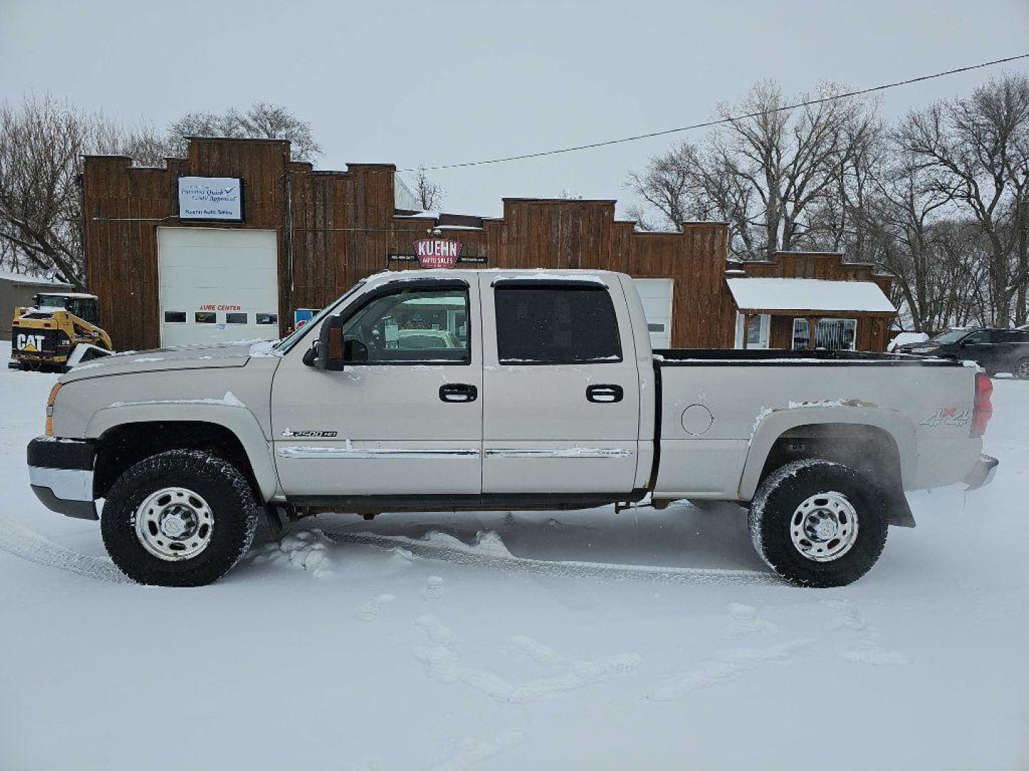 2005 SILVER CHEVROLET SILVERADO 2500 HEAVY DUTY (1GCHK23U65F) with an 6.0L engine, Automatic transmission, located at 495 Old Highway 20 West, South Sioux City, NE, 68776, (402) 494-2677, 42.458408, -96.443512 - Photo#1