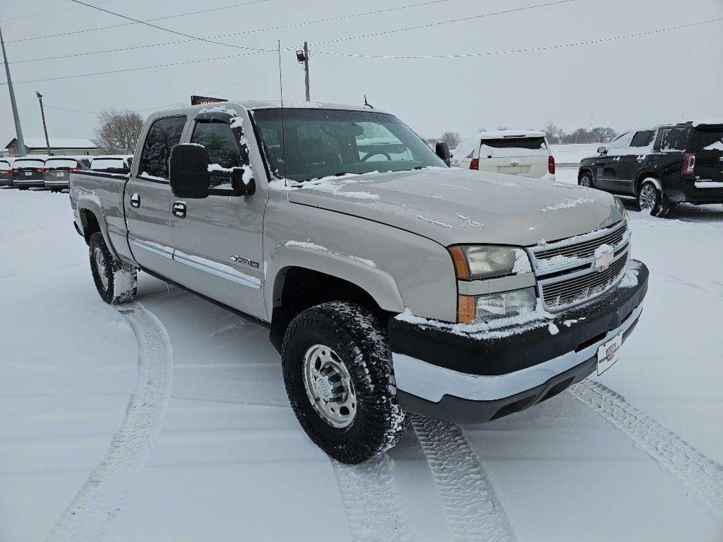 2005 SILVER CHEVROLET SILVERADO 2500 HEAVY DUTY (1GCHK23U65F) with an 6.0L engine, Automatic transmission, located at 495 Old Highway 20 West, South Sioux City, NE, 68776, (402) 494-2677, 42.458408, -96.443512 - Photo#5