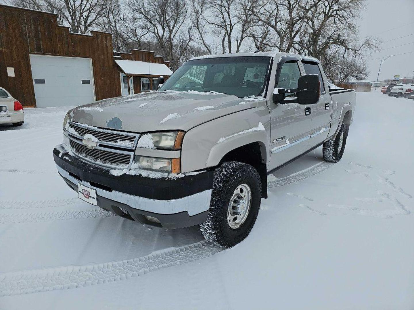 2005 SILVER CHEVROLET SILVERADO 2500 HEAVY DUTY (1GCHK23U65F) with an 6.0L engine, Automatic transmission, located at 495 Old Highway 20 West, South Sioux City, NE, 68776, (402) 494-2677, 42.458408, -96.443512 - Photo#0