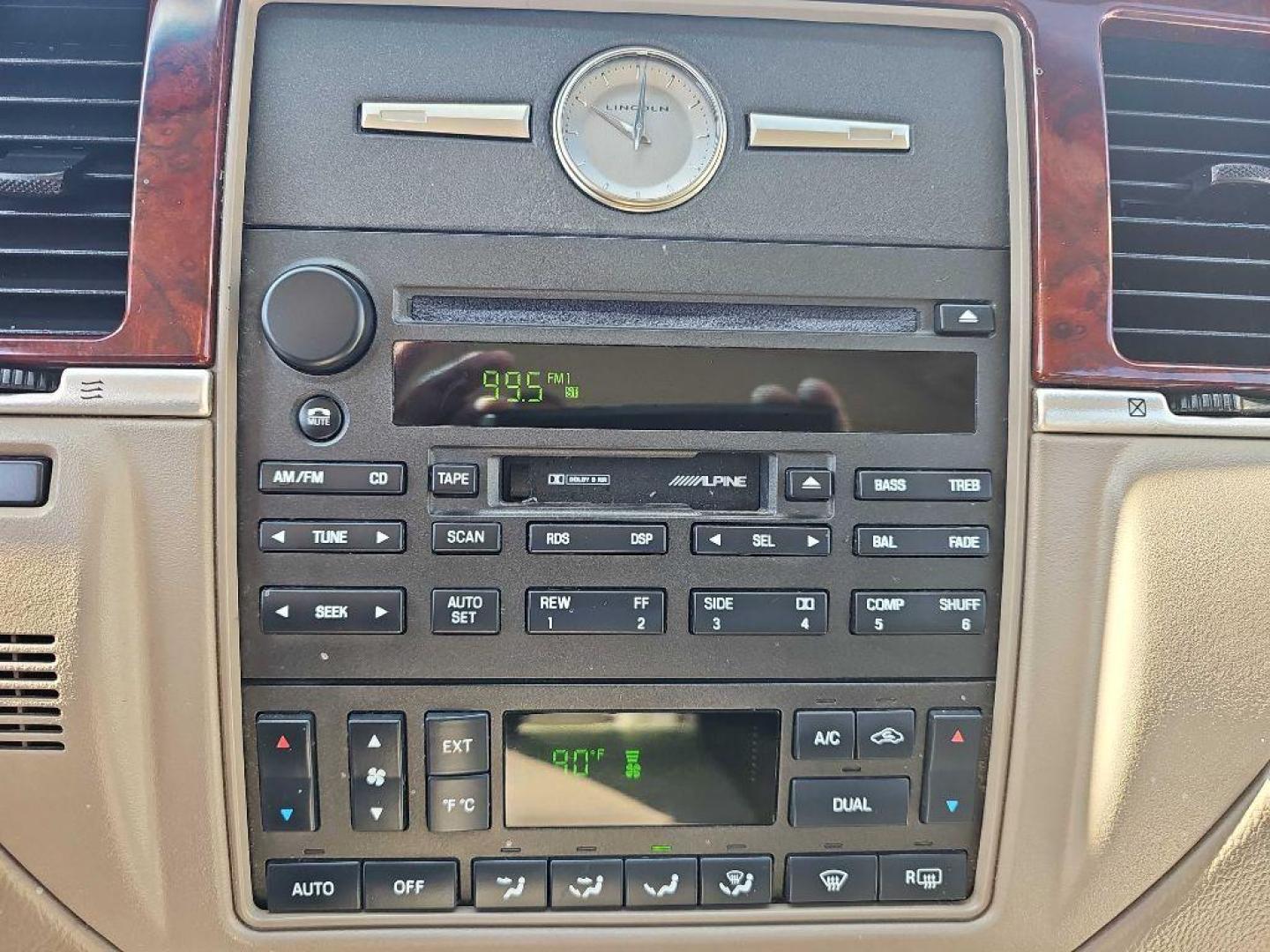 2003 WHITE LINCOLN TOWN CAR CARTIER (1LNHM83W13Y) with an 4.6L engine, Automatic transmission, located at 495 Old Highway 20 West, South Sioux City, NE, 68776, (402) 494-2677, 42.458408, -96.443512 - Photo#11