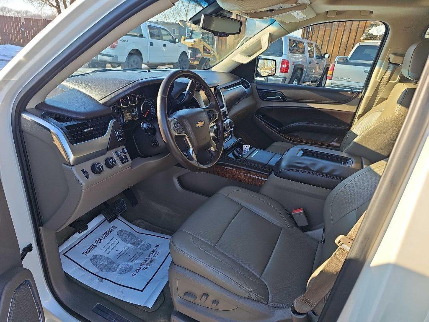 2015 WHITE CHEVROLET TAHOE 1500 LTZ (1GNSKCKCXFR) with an 5.3L engine, Automatic transmission, located at 495 Old Highway 20 West, South Sioux City, NE, 68776, (402) 494-2677, 42.458408, -96.443512 - Photo#10