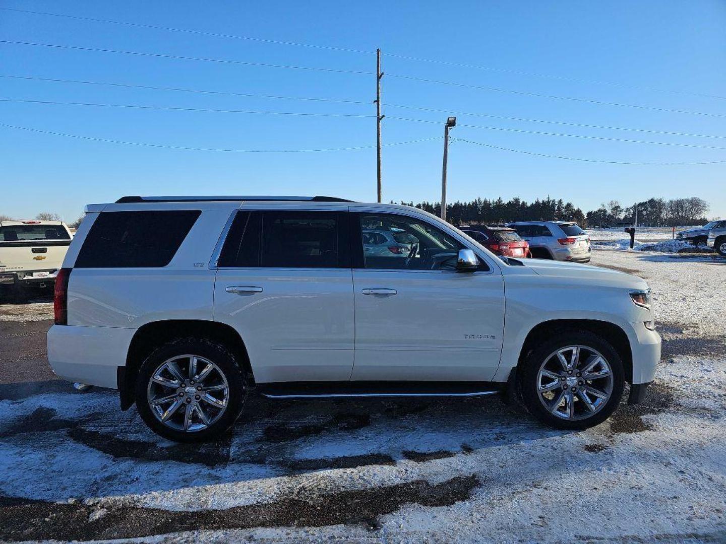 2015 WHITE CHEVROLET TAHOE 1500 LTZ (1GNSKCKCXFR) with an 5.3L engine, Automatic transmission, located at 495 Old Highway 20 West, South Sioux City, NE, 68776, (402) 494-2677, 42.458408, -96.443512 - Photo#4