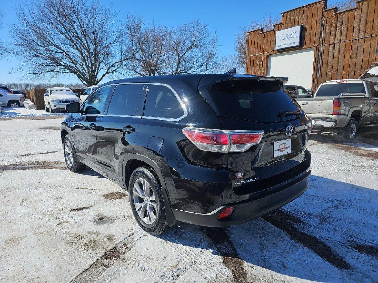 2015 BLACK TOYOTA HIGHLANDER LE (5TDBKRFH0FS) with an 3.5L engine, Automatic transmission, located at 495 Old Highway 20 West, South Sioux City, NE, 68776, (402) 494-2677, 42.458408, -96.443512 - Photo#2