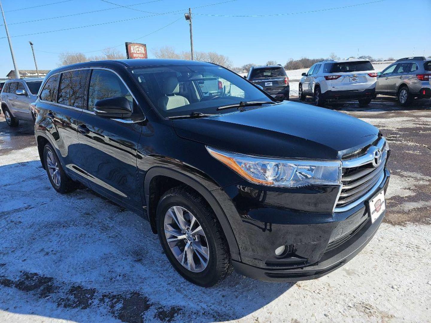 2015 BLACK TOYOTA HIGHLANDER LE (5TDBKRFH0FS) with an 3.5L engine, Automatic transmission, located at 495 Old Highway 20 West, South Sioux City, NE, 68776, (402) 494-2677, 42.458408, -96.443512 - Photo#5